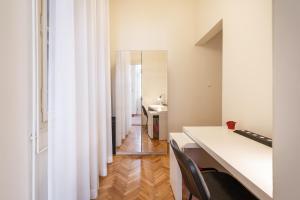 A bathroom at Lonyay Grand Central