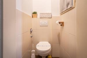 A bathroom at Lonyay Grand Central