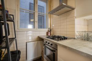 A kitchen or kitchenette at Lonyay Grand Central