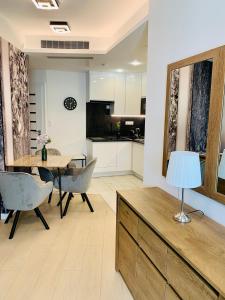 Kuchyňa alebo kuchynka v ubytovaní Spa Residence Carbona Hévíz Apartments KAKADU 203 B