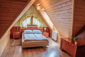 Posteľ alebo postele v izbe v ubytovaní Apartamenty Willa Alesandro