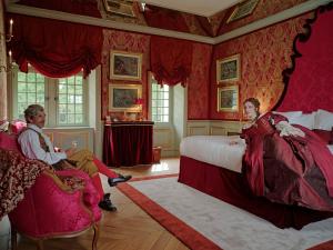 Relais & Château Louise de La Vallière客房内的一张或多张床位