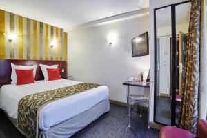 Postel nebo postele na pokoji v ubytování Hotel Opéra d'Antin