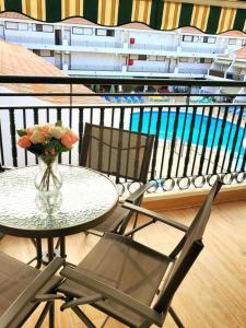 Basen w obiekcie Bright & Stylish Apartment in Chipeque, Los Cristianos lub w pobliżu
