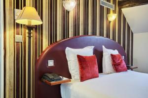 Postel nebo postele na pokoji v ubytování Hotel Opéra d'Antin