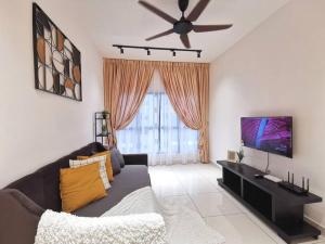 TV a/nebo společenská místnost v ubytování 4 Traders Garden 1 Bedroom Pool View Netflix WiFi