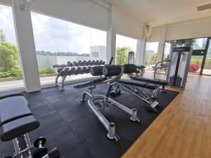 Fitness centrum a/nebo fitness zařízení v ubytování 4 Traders Garden 1 Bedroom Pool View Netflix WiFi