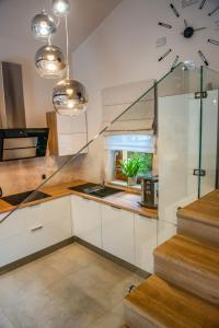 Kuchyňa alebo kuchynka v ubytovaní Apartamenty Willa Alesandro