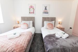 Ένα ή περισσότερα κρεβάτια σε δωμάτιο στο K Suites - Flat 114 Fulbridge Road