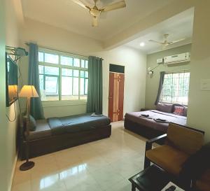 Гостиная зона в Kanvas Suites - Sun N Moon