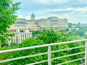 Fotografia z galérie ubytovania Luxury Apartment with balcony view on Caslte v Budapešti