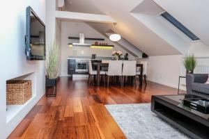 Køkken eller tekøkken på #stayhere - Spacious Luxury Town Hall 3BDR Apartment