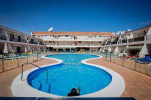 Basen w obiekcie Bright & Stylish Apartment in Chipeque, Los Cristianos lub w pobliżu
