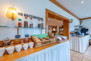a bakery with a counter with baskets of bread at Frühstückspension Haus Ahamer in Ebensee