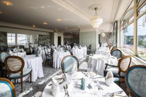 Restaurace v ubytování St Brelade's Bay Hotel