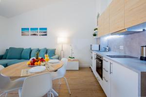 Kuchnia lub aneks kuchenny w obiekcie Bright & Stylish Apartment in Chipeque, Los Cristianos