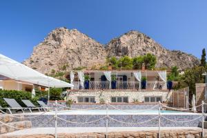 a villa with a pool and mountains in the background at VFH Villa Flavia Eco B&B - 50 metri dal mare in Santa Flavia