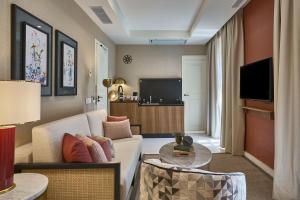 a living room with a couch and a tv at Vincci Molviedro Suites Apartments in Seville