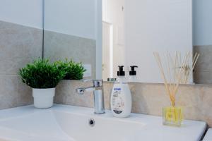 Zdjęcie z galerii obiektu Bright & Stylish Apartment in Chipeque, Los Cristianos w Aronie