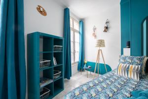 Posteľ alebo postele v izbe v ubytovaní SUPERLOGIS - Les Arts- STUDIO classé 3 étoiles - BLOIS-HYPERCENTRE