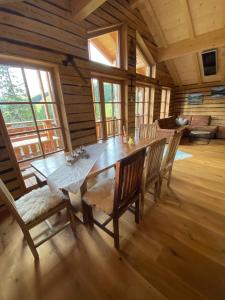 a dining room with a table and chairs in a cabin at Holzknechthütte in Lachtal