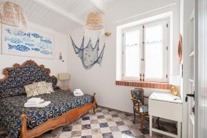 a bedroom with a bed and a table and a window at VFH Villa Flavia Eco B&B - 50 metri dal mare in Santa Flavia