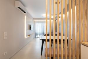 LUX&EASY Athens Downtown Residences的电视和/或娱乐中心