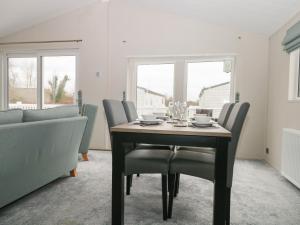 Φωτογραφία από το άλμπουμ του Lodge at Chichester Lakeside 2 Bed στο Τσίτσεστερ