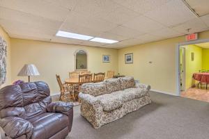 Galeriebild der Unterkunft Downtown Rochelle Apt - Walk to Restaurants! in Rochelle