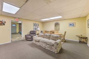 Galeriebild der Unterkunft Downtown Rochelle Apt - Walk to Restaurants! in Rochelle