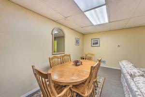 Galeriebild der Unterkunft Downtown Rochelle Apt - Walk to Restaurants! in Rochelle + 16 Fotos