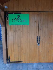 Jízda na kole v ubytování garni Hotel S.O.G.* * * nebo okolí