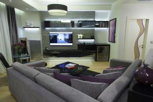 TV a/nebo společenská místnost v ubytování The Leos Residence