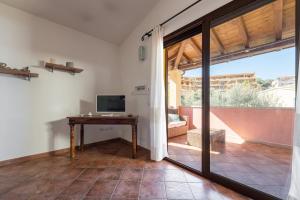 A television and/or entertainment centre at Trivano Panoramico Villasimius