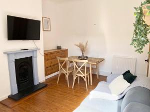 TV a/nebo společenská místnost v ubytování 50 Biddlestone Road Heaton
