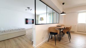 Hyperion Apartment