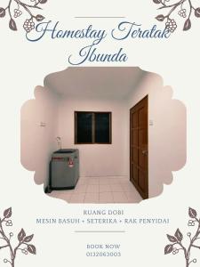 une affiche d'une chambre avec une porte dans l'établissement Homestay Teratak Ibunda, à Jerantut
