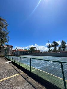 a tennis court with a net on top of it at MARAGOGI FLAT BEIRA MAR in Maragogi