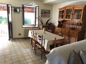 Kuchyňa alebo kuchynka v ubytovaní Appartement dans la vieille ville, en face du château