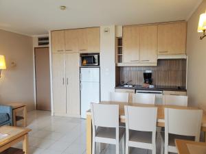 Kuchyňa alebo kuchynka v ubytovaní CAP HERMES Vue MER Magnifique logement 6 couchages