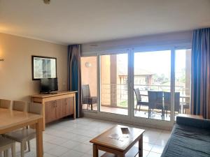 Televízia a/alebo spoločenská miestnosť v ubytovaní CAP HERMES Vue MER Magnifique logement 6 couchages