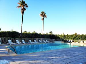 Bazén v ubytovaní CAP HERMES Vue MER Magnifique logement 6 couchages alebo v jeho blízkosti