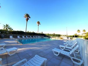 Bazén v ubytovaní CAP HERMES Vue MER Magnifique logement 6 couchages alebo v jeho blízkosti