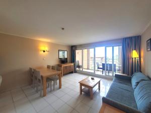 Posedenie v ubytovaní CAP HERMES Vue MER Magnifique logement 6 couchages