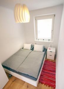 Ένα ή περισσότερα κρεβάτια σε δωμάτιο στο Quiet & stylish Apartment in Vienna for 4 Guests