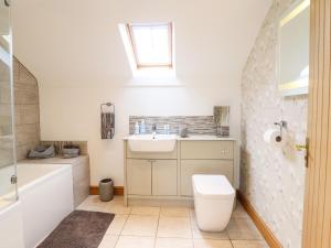 Vannituba majutusasutuses Tyn Y Ceubren Bach at Evelyns Retreat +35 fotot