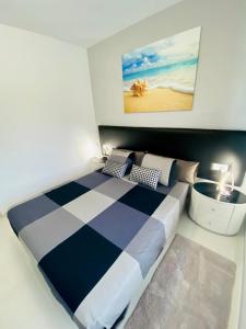Postel nebo postele na pokoji v ubytování Royal Beach 607