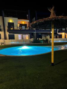 Bazén v ubytování Royal Beach 607 nebo v jeho okolí