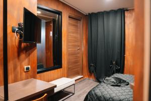 a small room with a bed and a television at Dal Patricano in Frosinone