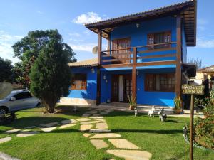 a blue house with a sign in front of it at Casa Azul em Búzios in Búzios